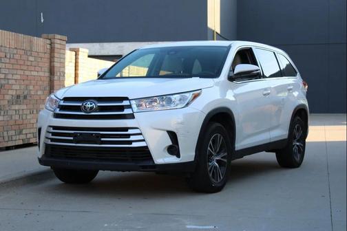 2019 Toyota Highlander LE I4
