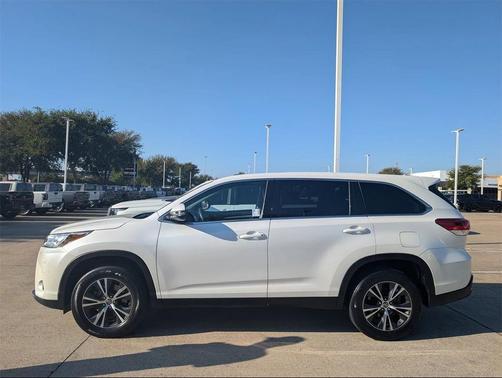 2019 Toyota Highlander LE I4