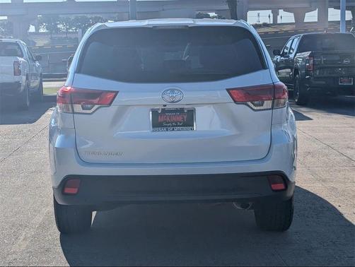 2019 Toyota Highlander LE I4