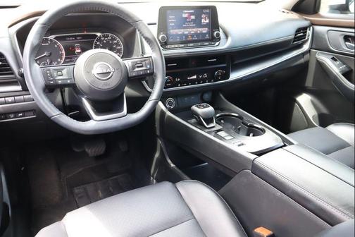 Pearl White Tricoat 2023 Nissan Rogue SV