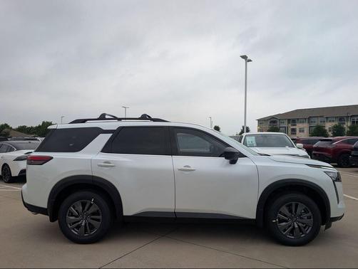 Everest White Pearl Tricoat 2026 Nissan Pathfinder SV