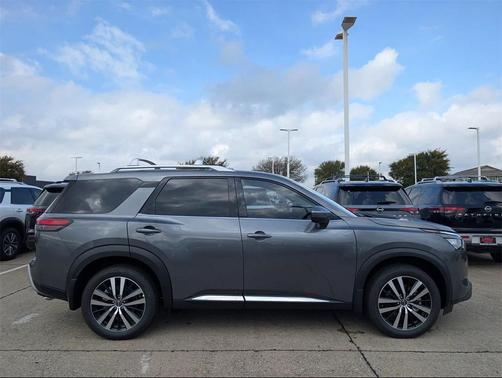 2025 Nissan Pathfinder Platinum FWD