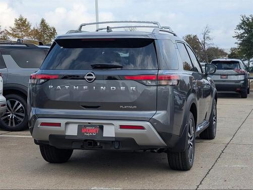 2025 Nissan Pathfinder Platinum FWD