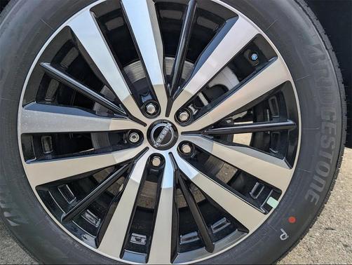 2025 Nissan Pathfinder Platinum FWD