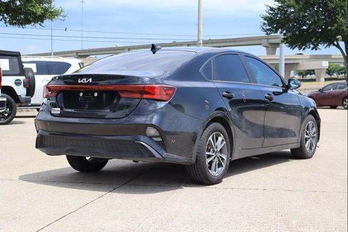 Aurora Black 2024 Kia Forte LXS