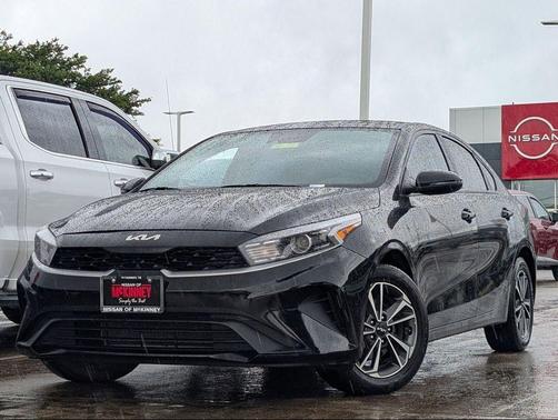 Aurora Black 2024 Kia Forte LXS