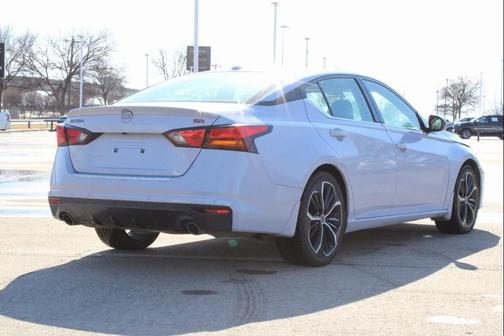 2023 Nissan Altima SR FWD