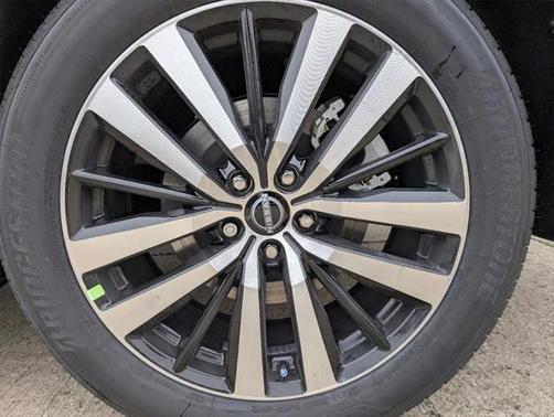 2025 Nissan Pathfinder Platinum FWD