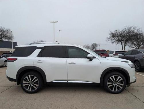 2025 Nissan Pathfinder Platinum FWD