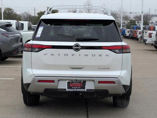 2025 Nissan Pathfinder Platinum FWD
