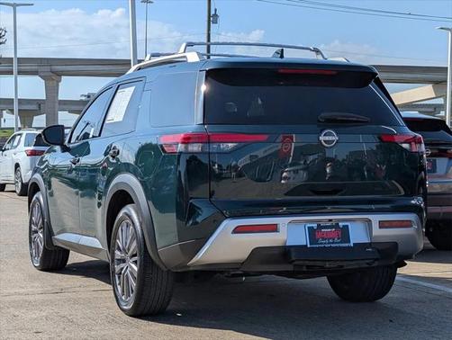 2023 Nissan Pathfinder SL 4WD