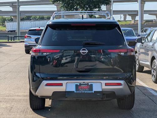 2023 Nissan Pathfinder SL 4WD