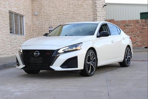 2023 Nissan Altima SR FWD