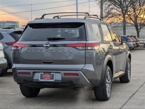 2026 Nissan Pathfinder SL