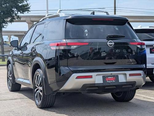 2024 Nissan Pathfinder Platinum FWD