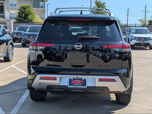 2025 Nissan Pathfinder SL 4WD