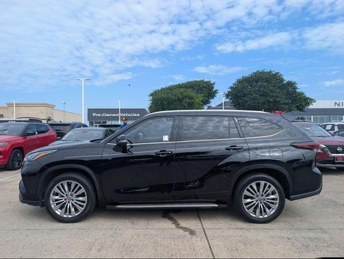 Midnight Black 2024 Toyota Highlander Platinum