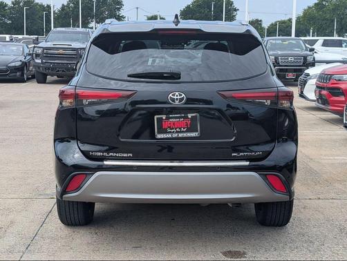 Midnight Black 2024 Toyota Highlander Platinum
