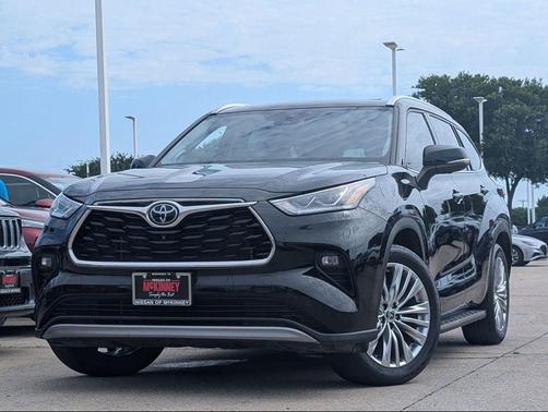 Midnight Black 2024 Toyota Highlander Platinum
