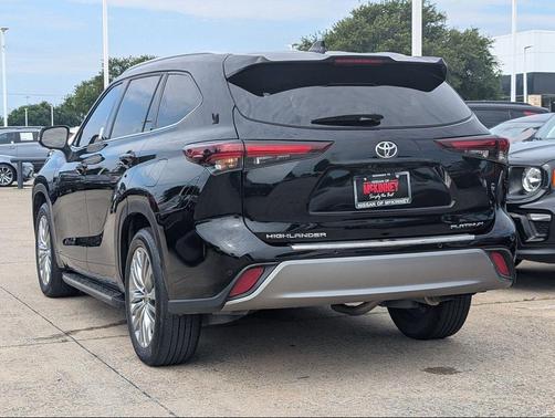 Midnight Black 2024 Toyota Highlander Platinum
