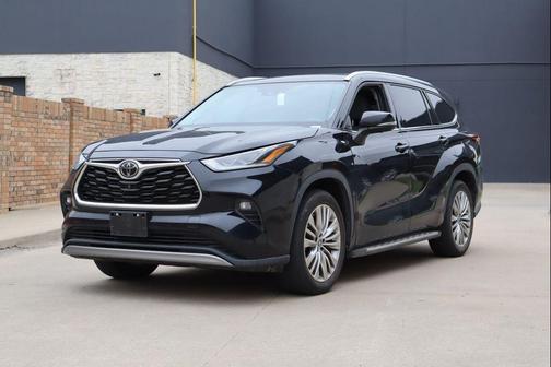 Midnight Black 2024 Toyota Highlander Platinum