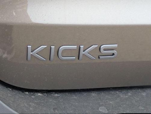 Canyon Bronze Metallic 2026 Nissan Kicks S