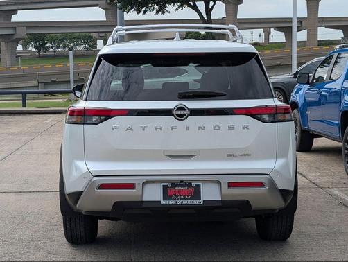 Everest White Pearl Tricoat 2025 Nissan Pathfinder SL 4WD