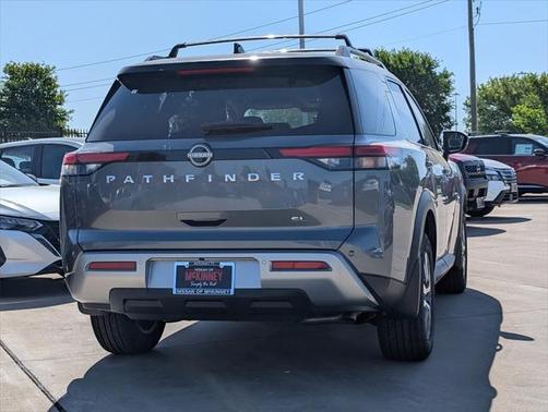 2025 Nissan Pathfinder SL FWD