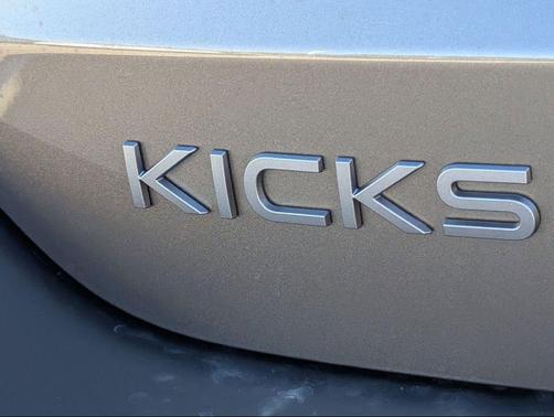 Canyon Bronze Metallic 2026 Nissan Kicks S