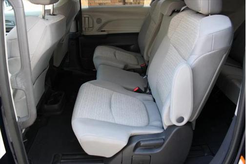 2022 Toyota Sienna LE