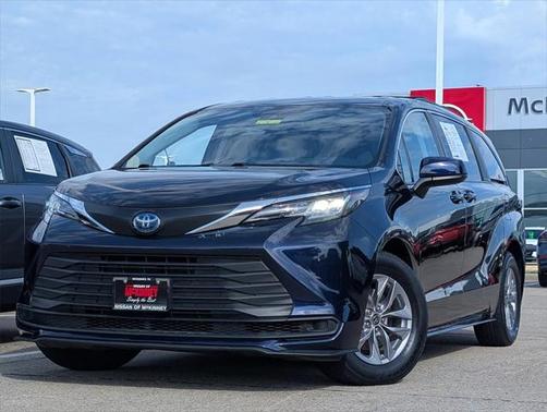 2022 Toyota Sienna LE