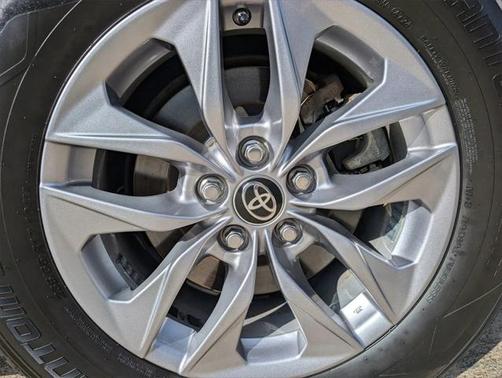 2022 Toyota Sienna LE