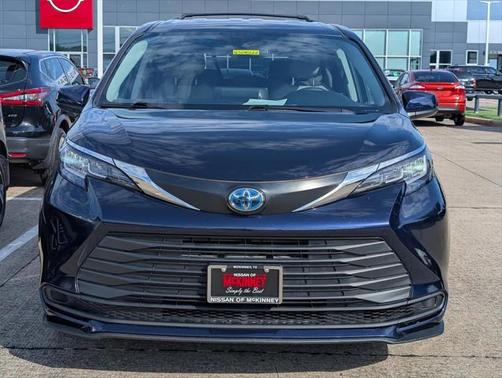 2022 Toyota Sienna LE