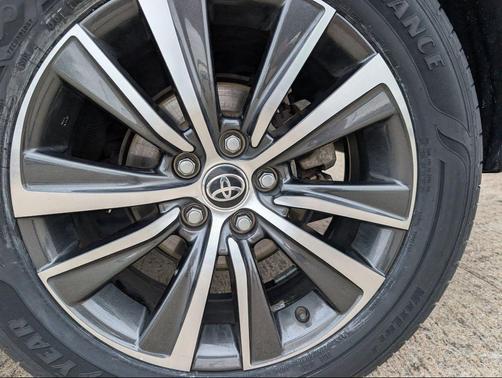 Ruby Flare Pearl 2022 Toyota Venza LE