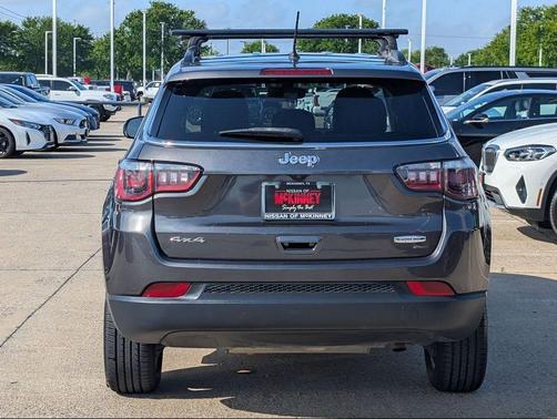 Granite Crystal Metallic Clearcoat 2018 Jeep Compass Latitude