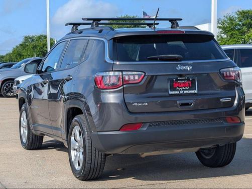 Granite Crystal Metallic Clearcoat 2018 Jeep Compass Latitude