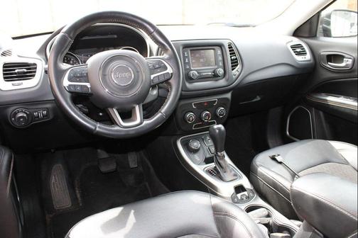 Granite Crystal Metallic Clearcoat 2018 Jeep Compass Latitude