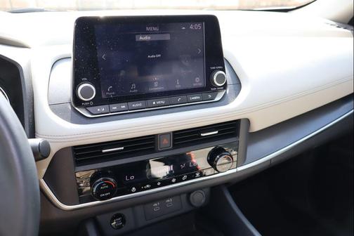 Everest White Pearl 2024 Nissan Rogue SV