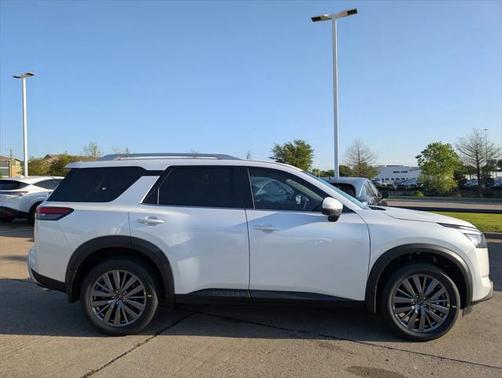 2025 Nissan Pathfinder SL FWD