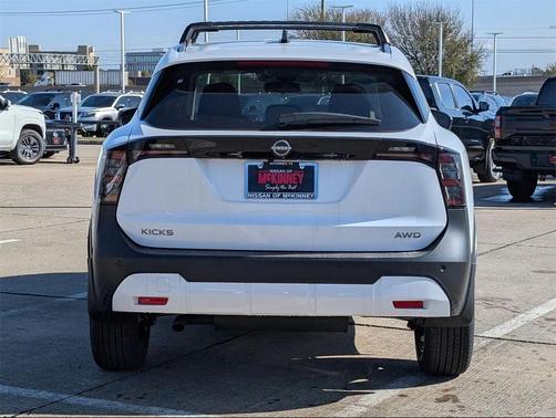 2026 Nissan Kicks SV