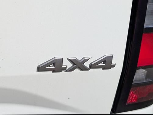 Glacier White 2026 Nissan Frontier SV