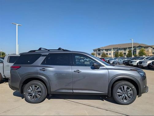 2025 Nissan Pathfinder SV FWD
