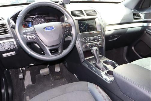 White Platinum Metallic Tri-Coat 2019 Ford Explorer XLT