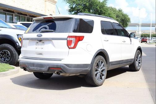 White Platinum Metallic Tri-Coat 2019 Ford Explorer XLT