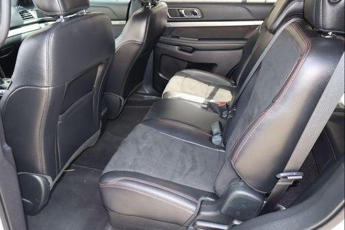 White Platinum Metallic Tri-Coat 2019 Ford Explorer XLT