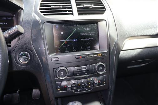 White Platinum Metallic Tri-Coat 2019 Ford Explorer XLT