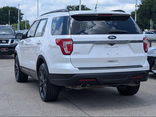 White Platinum Metallic Tri-Coat 2019 Ford Explorer XLT