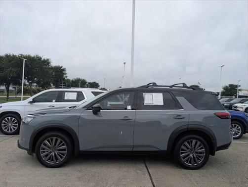 2022 Nissan Pathfinder SL 2WD