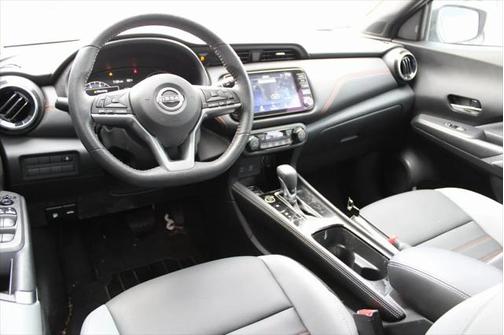 2022 Nissan Kicks SR