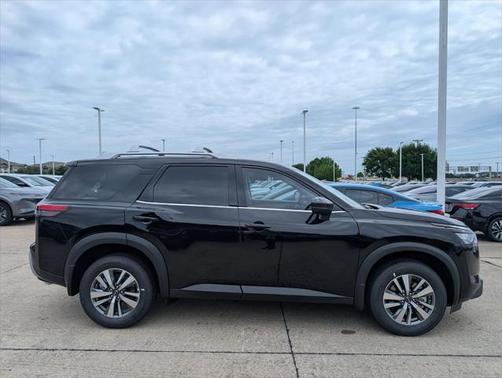 2025 Nissan Pathfinder SL 4WD